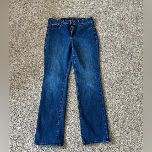 NYDJ Marilyn Straight Jean. Size 8. Medium wash. Stretch. Lift x Tuck - Picture 1 of 13